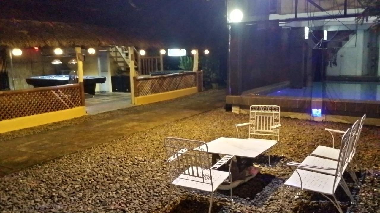 Hotel V-House San Pablo City Exterior foto